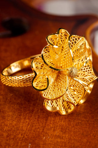 22 Ayar Görünümlü 8 Ayar Yaprak Çiçek Desenli Yüzük