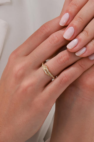 8 Ayar Taşlı Yılan Desenli Kadın Altın Yüzük