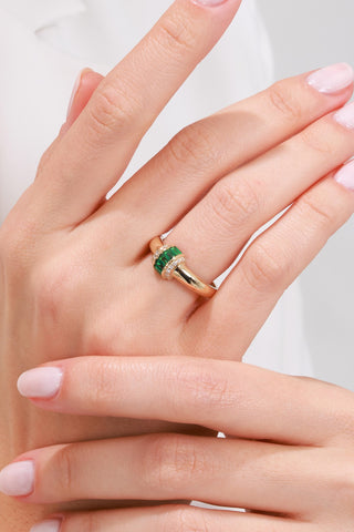 8 Ayar Yeşil Taşlı Trend Kadın Altın Yüzük