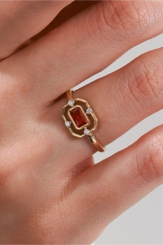 8 Ayar Trend Kırmızı Taşlı Kadın Altın Yüzük