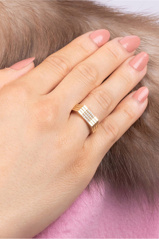 8 Ayar Taşlı Şık Lüks Kadın Altın Yüzük