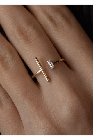 8 Ayar Açık Uçlu Şık Tasarımlı Baget Taşlı Altın Kadın Yüzük