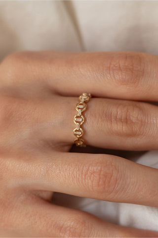 8 Ayar Zincir Tasarımlı Baget Taşlı Minimal Kadın Altın Yüzük