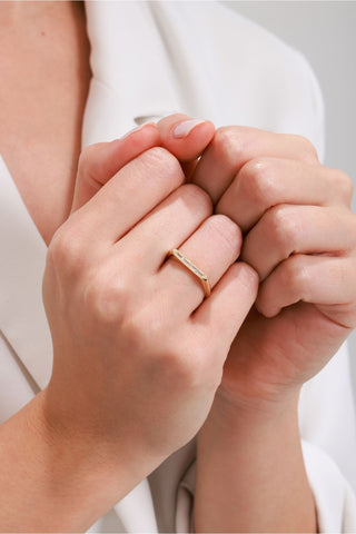 8 Ayar 4 Baget Taşlı Şık Minimal Kadın Altın Yüzük