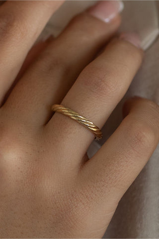 8 Ayar Taşsız Burgu Model Altın Mininal Kadın Yüzük