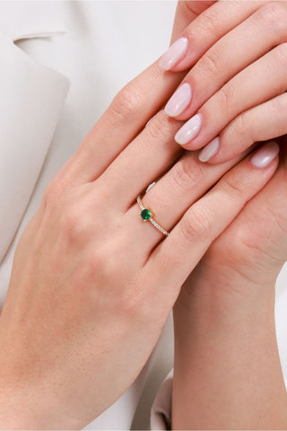 8 Ayar Yeşil Taşlı Kadın Minimal Altın Yüzük