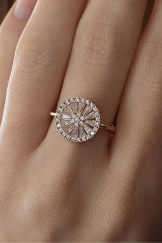 8 Ayar Trapez Taşlı Kadın Altın Yüzük