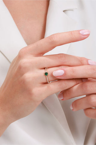 8 Ayar Yeşil Taşlı Kadın Minimal Altın Yüzük