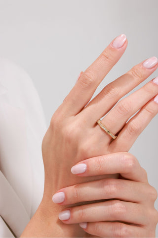 8 Ayar Taşlı Trend Kadın Altın Yüzük