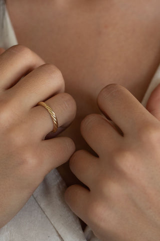 8 Ayar Taşsız Burgu Model Altın Mininal Kadın Yüzük