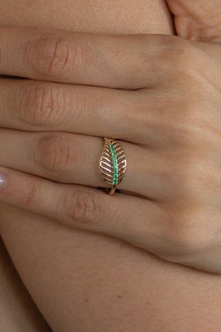 8 Ayar Yaprak Desenli Yeşil Taşlı Altın Kadın Yüzük