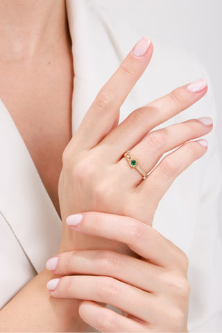 8 Ayar Yeşil Taşlı Modern Dokunuşlu Kadın Altın Yüzük
