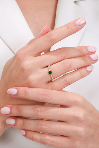 8 Ayar Yeşil Taşlı Kadın Minimal Altın Yüzük