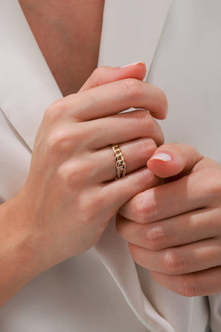 8 Ayar Zincir Desenli Taşlı Minimal Altın Kadın Yüzük