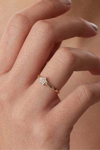 8 Ayar Yıldız Desenli Altın Minimal Kadın Altın Yüzük