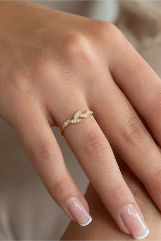 8 Ayar Yaprak Desenli Taşlı Minimal Kadın Altın Yüzük