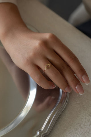 8 Ayar Taşsız Düğüm Desenli Kadın Altın Minimal Yüzük