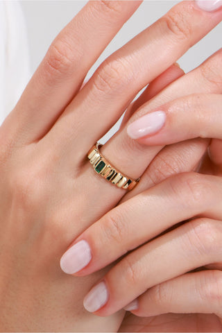 8 Ayar Yeşil Taşlı Vugulu Kadın Altın Yüzük