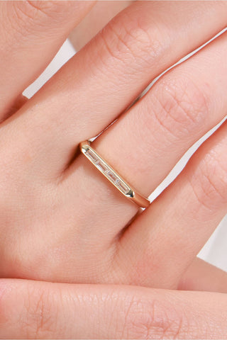 8 Ayar 4 Baget Taşlı Şık Minimal Kadın Altın Yüzük