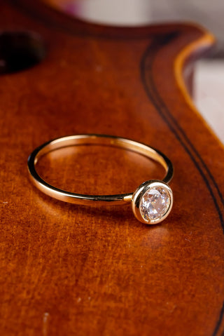 8 Ayar Yuvarlak Tektaş Kadın Altın Yüzük