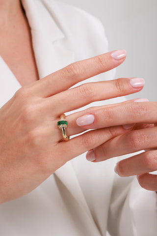 8 Ayar Yeşil Taşlı Trend Kadın Altın Yüzük