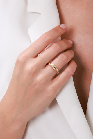 8 Ayar Taşlı Yılan Desenli Kadın Altın Yüzük