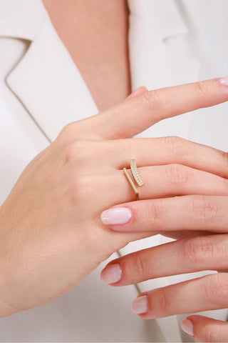 8 Ayar Zarif Geometrik Desenli Şık Altın Yüzük