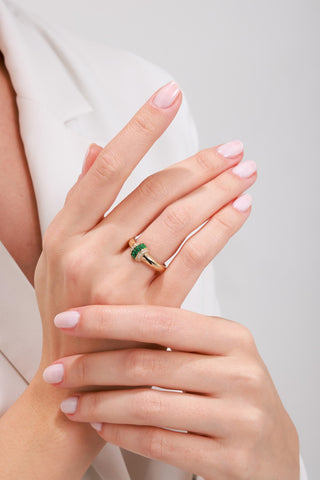 8 Ayar Yeşil Taşlı Trend Kadın Altın Yüzük