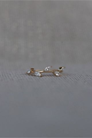 Taşlı Yaprak Desenli Altın Yüzük