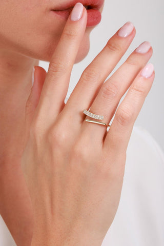 8 Ayar Zarif Geometrik Desenli Şık Altın Yüzük