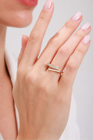 8 Ayar Zarif Geometrik Desenli Şık Altın Yüzük