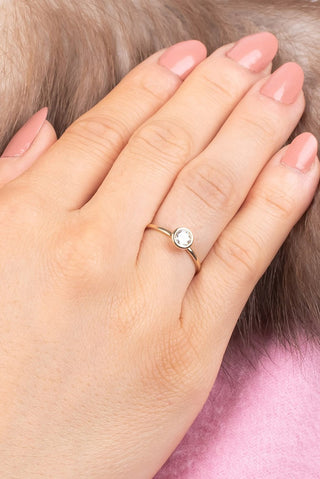 8 Ayar Yuvarlak Tektaş Kadın Altın Yüzük