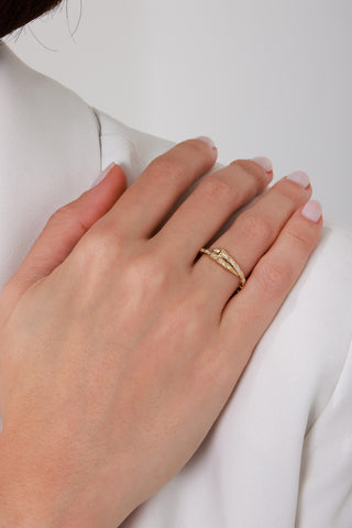 8 Ayar Taşlı Yılan Desenli Kadın Altın Yüzük