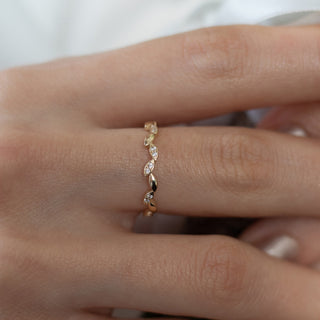 8 Ayar Yaprak Desenli Minimal Kadın Altın Yüzük