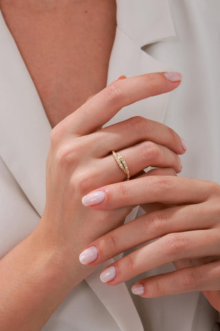 8 Ayar Taşlı Yılan Desenli Kadın Altın Yüzük