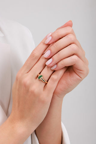 8 Ayar Yeşil Taşlı Trend Kadın Altın Yüzük