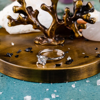 14 Ayar Altın Badem Tırnak Tektaş Kadın Yüzük