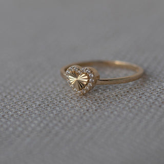 14 Ayar Taşlı Kalp Desenli Kalemli Minimal Kadın Altın YüzükK